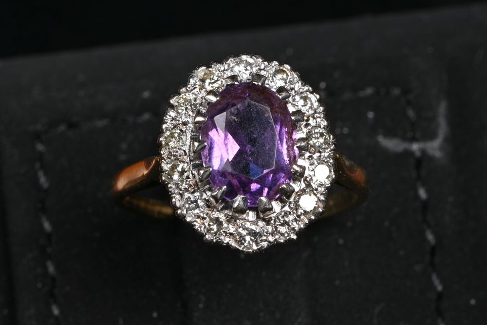 Златен Пръстен 18к (750) и Платина с Аметист и 14 диаманта, Размер 53