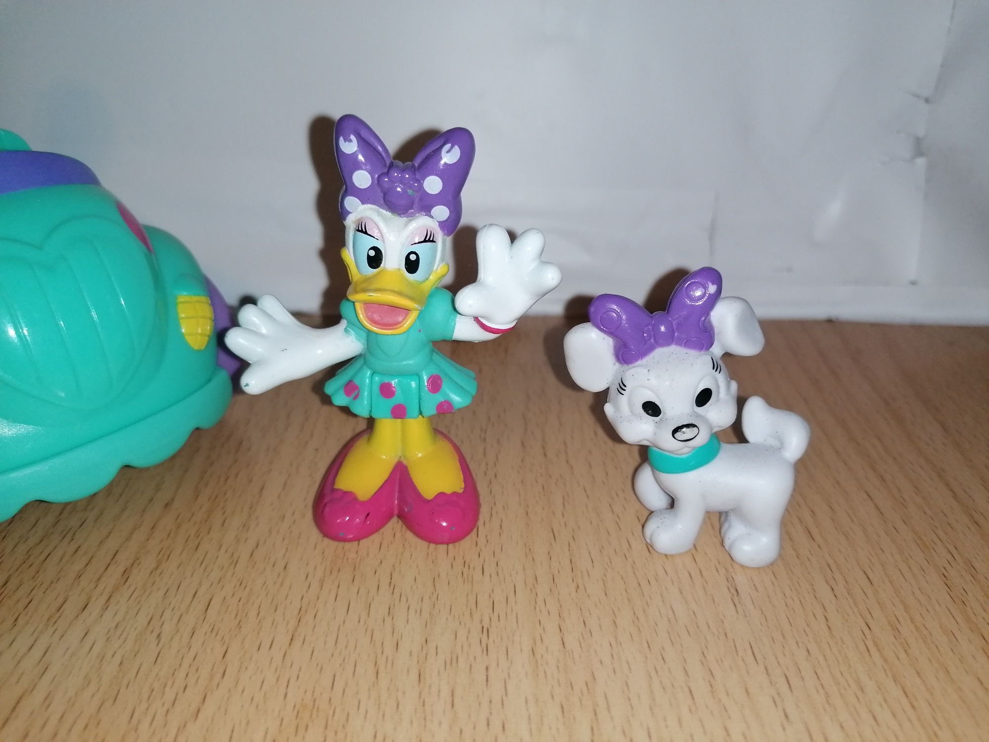Daisy și Donald din gașca lui mickey mouse și  minnie