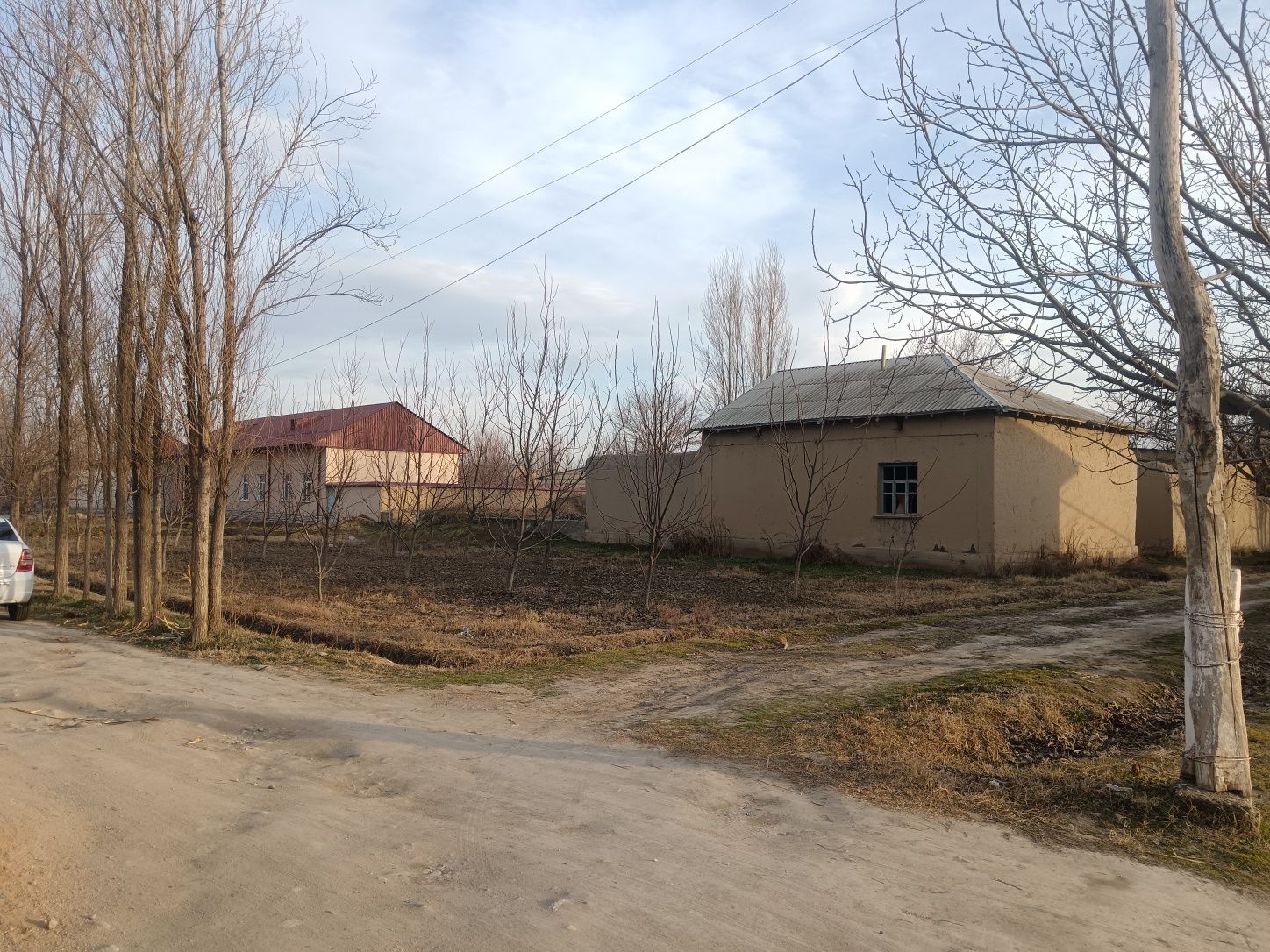 Uchastka sotiladi 16 sotux hohlasa yarimi hohlasa hammasi