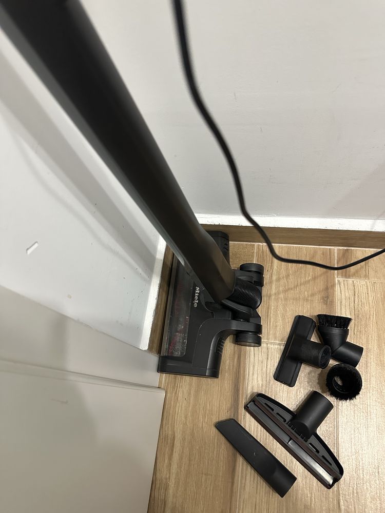 MIELE Прахосмукачка без кабел HX1 Active 3 в 1