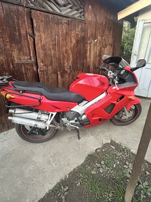 Motocicleta honda vfr850