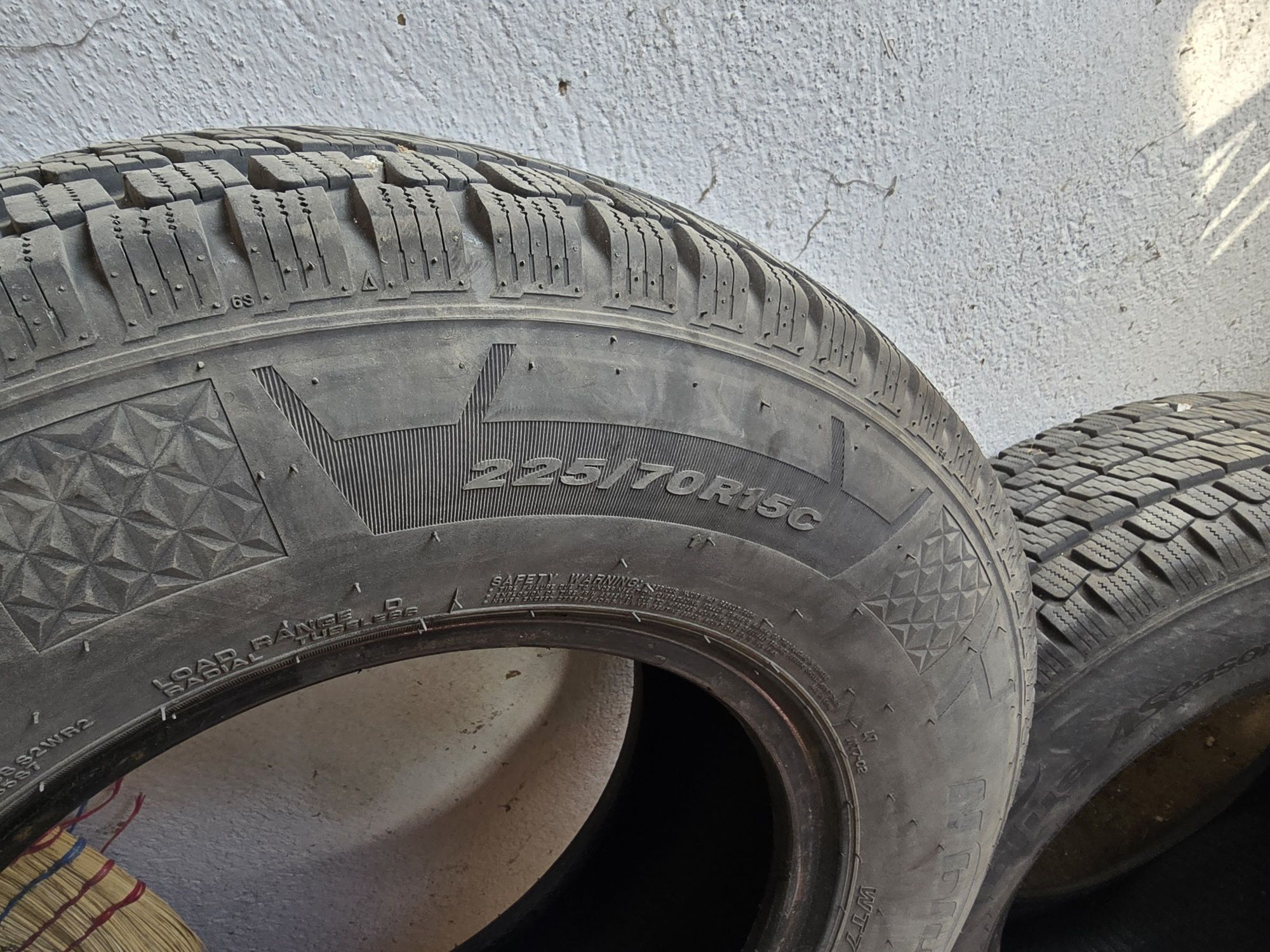 Nexen 225/70/15C всесезонни