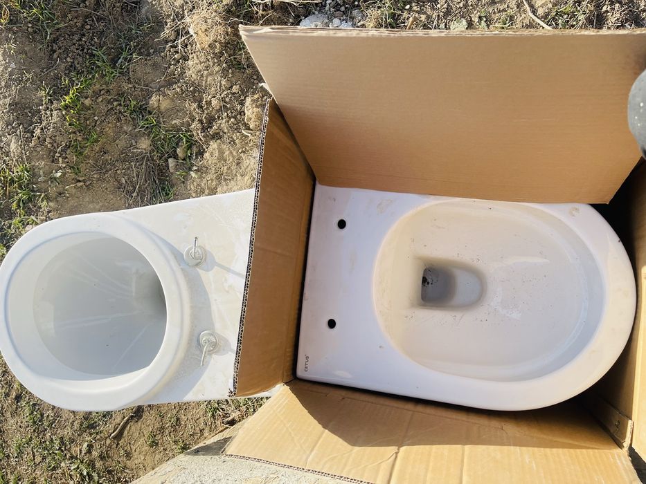 2 унитаза без бочков