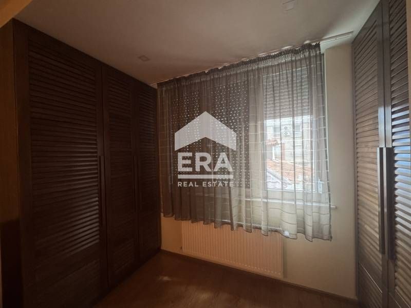 "Тристаен апартамент в ТОП центъра – локация без компромис!"