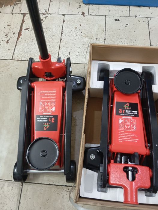 Домкрат подкатной 3т