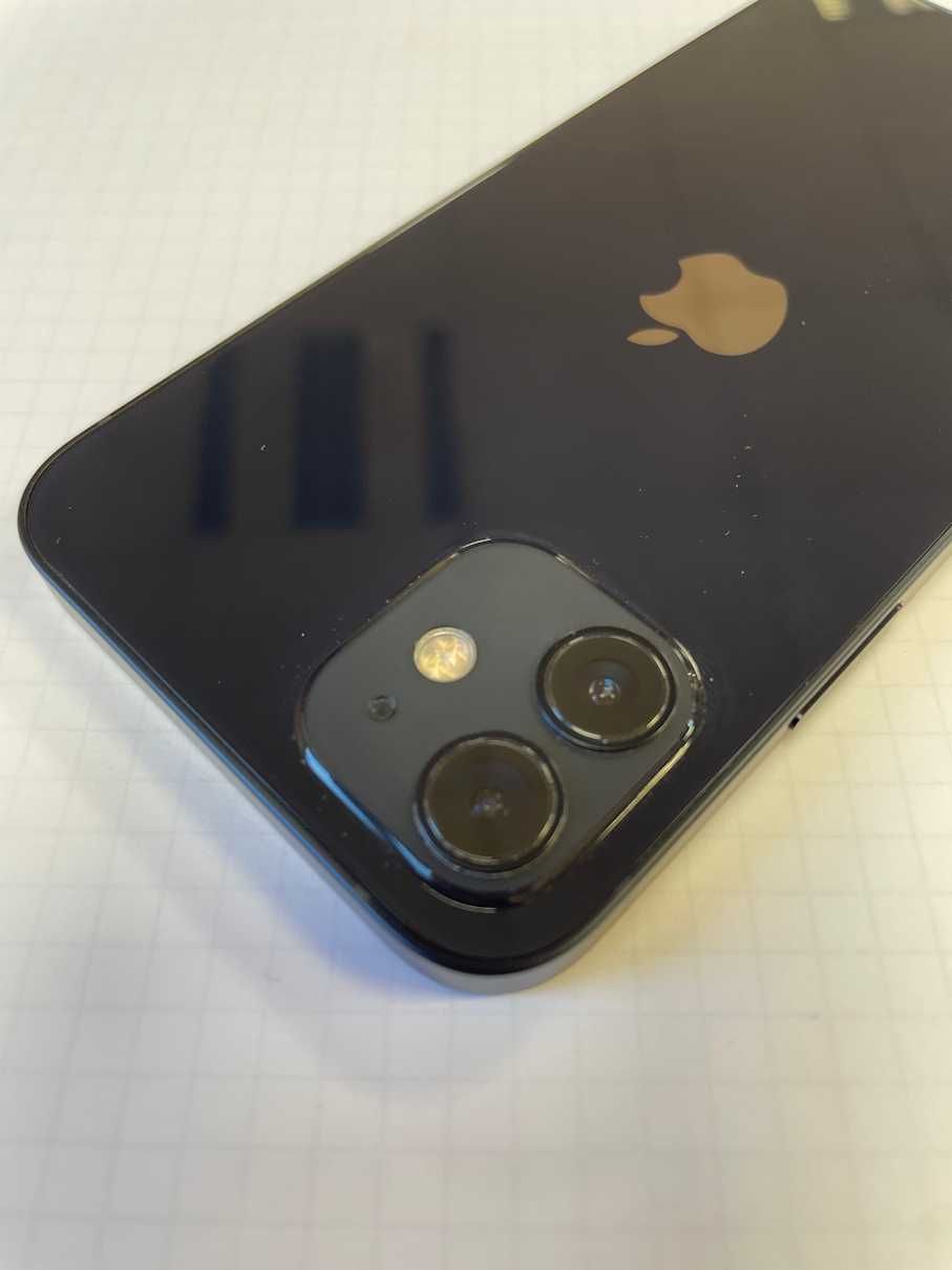 Apple iPhone 12 64GB (А2403) като нов