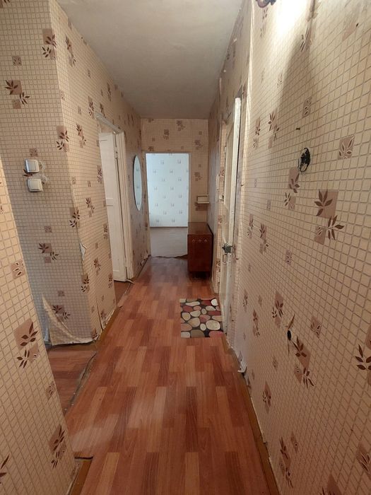 Срочно!!! Продам-2х-Комнатную-4этаж.В Центре Города.