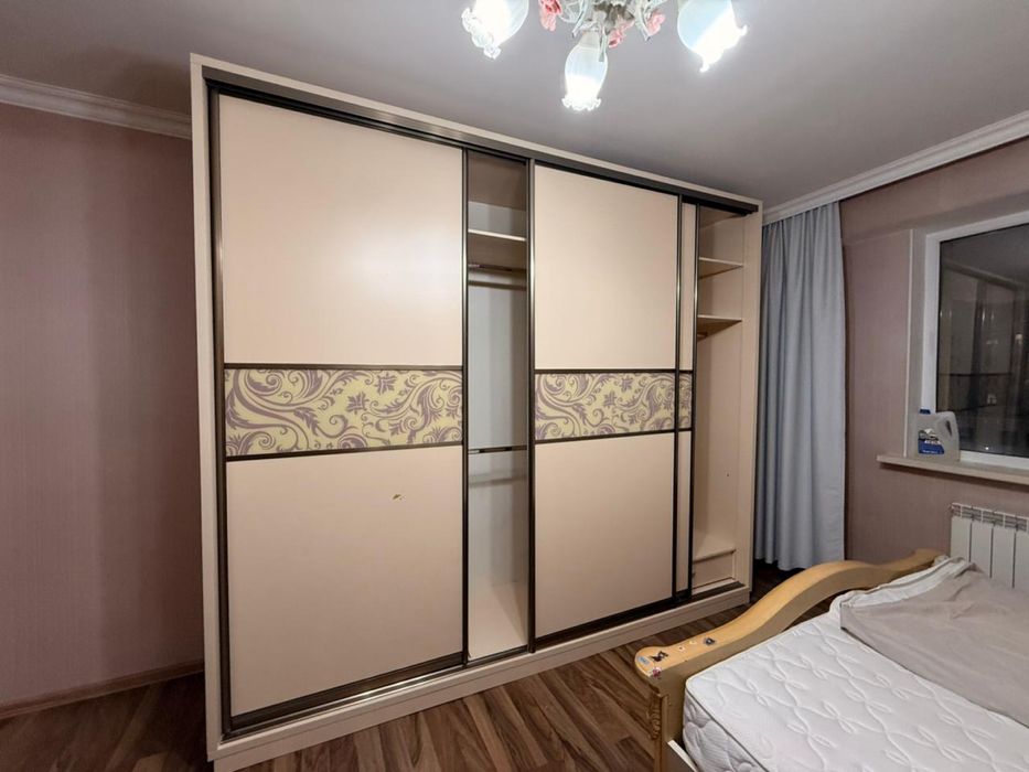 Шкаф с раздвижными дверями