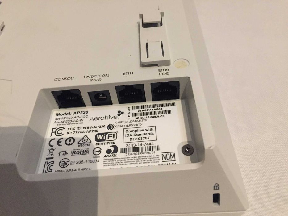 Acces point  Aerohive AP230 si Aerohive  AP330