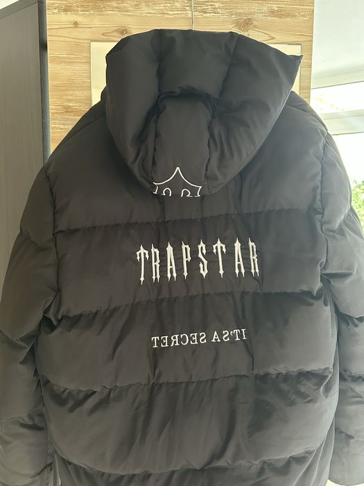 Продавам яке Trapstar