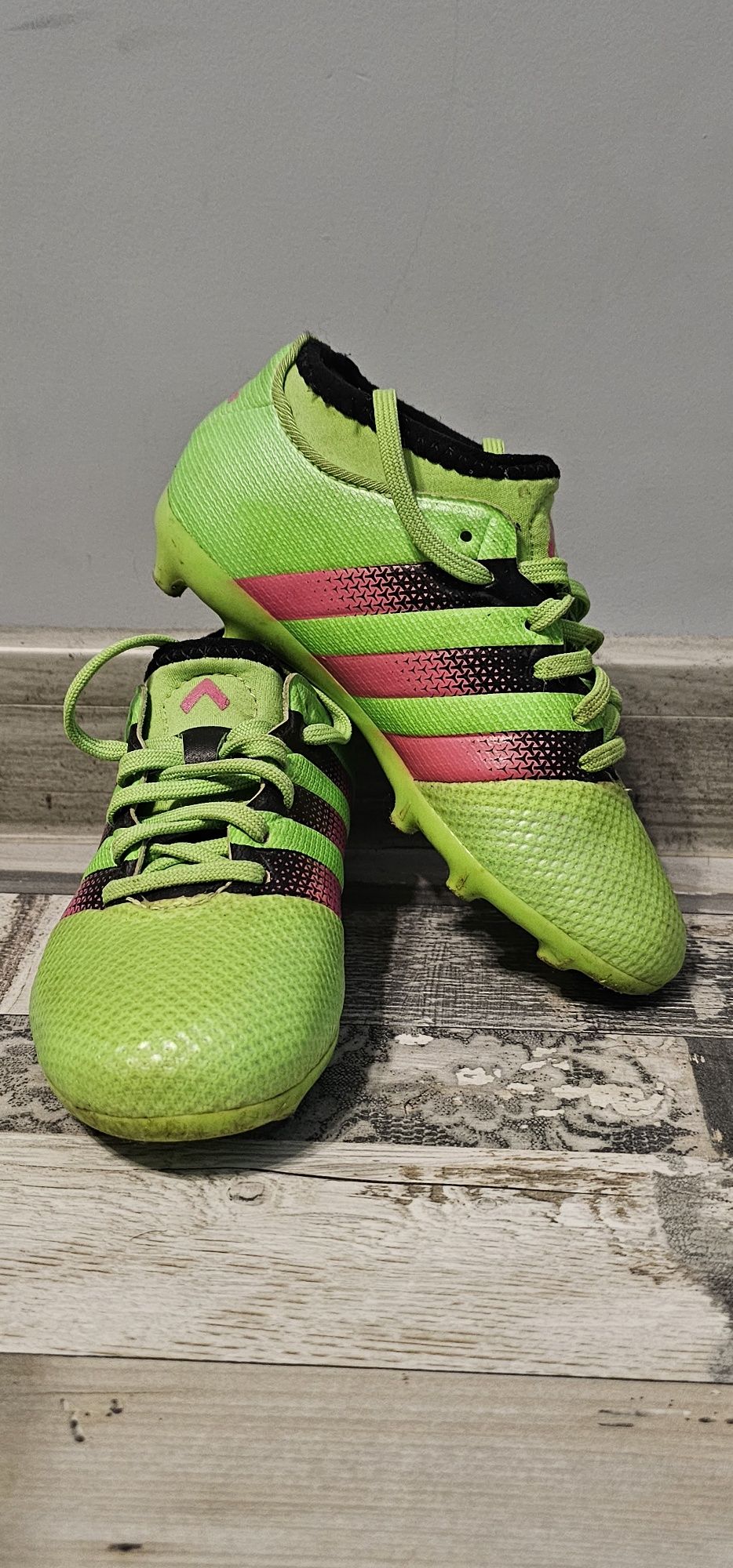 Детски бутонки adidas.