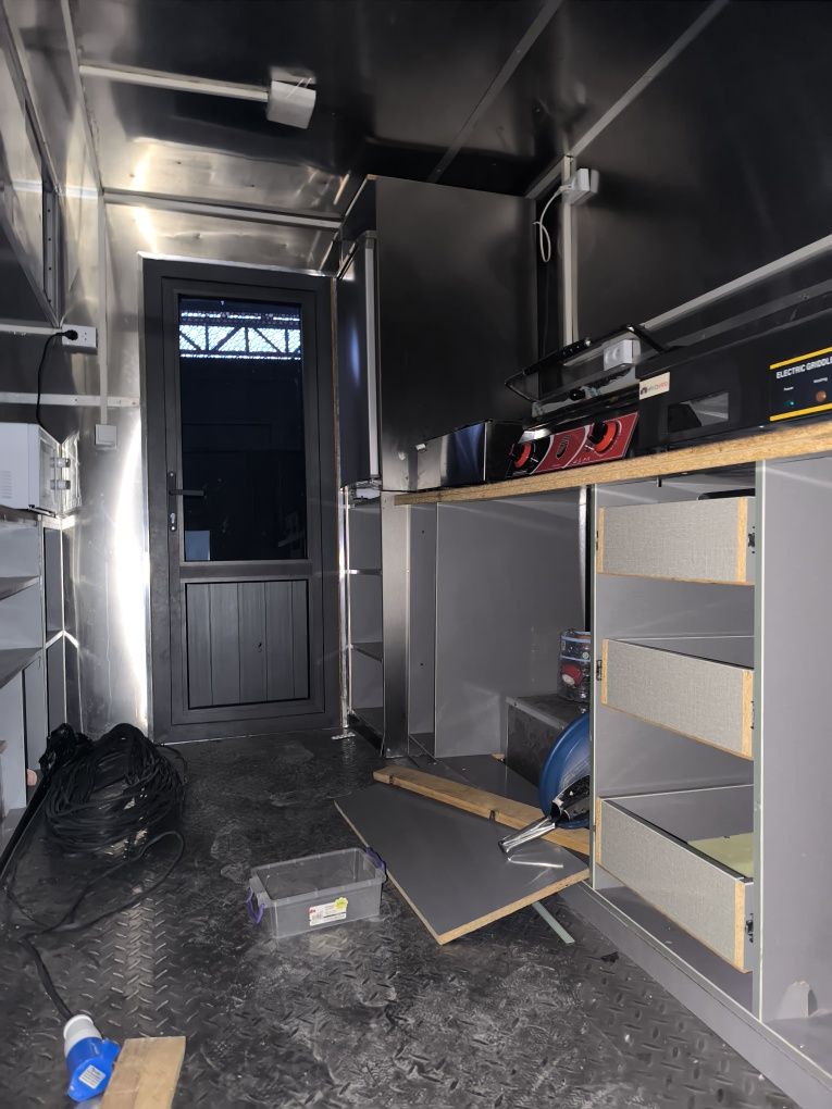 Food truck (ярим тайёр маҳсулотларини пишириш ва сотиш