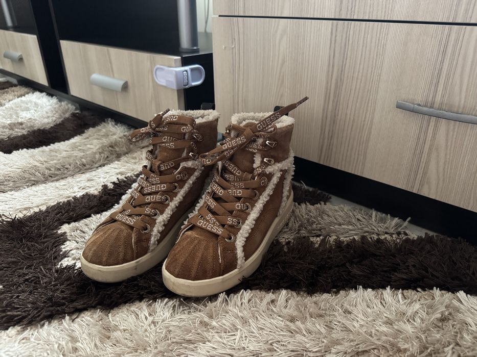 Дамски зимни кецове Guess