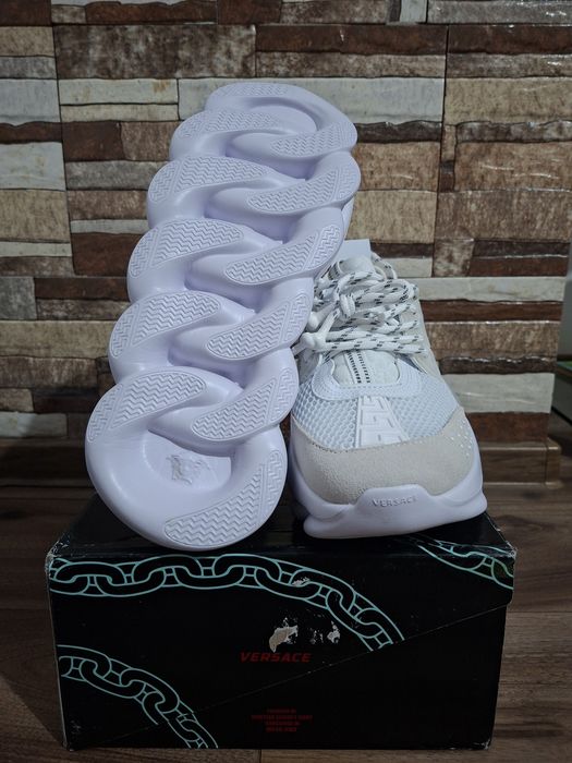 Versace chain reaction