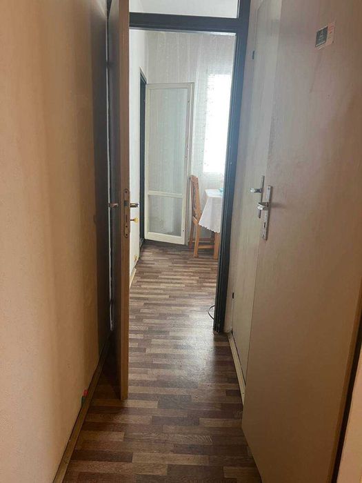 Тристаен апартамент в Модерно предградие панел