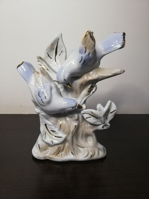 Прекрасна статуетка с  птици. Порцелан.