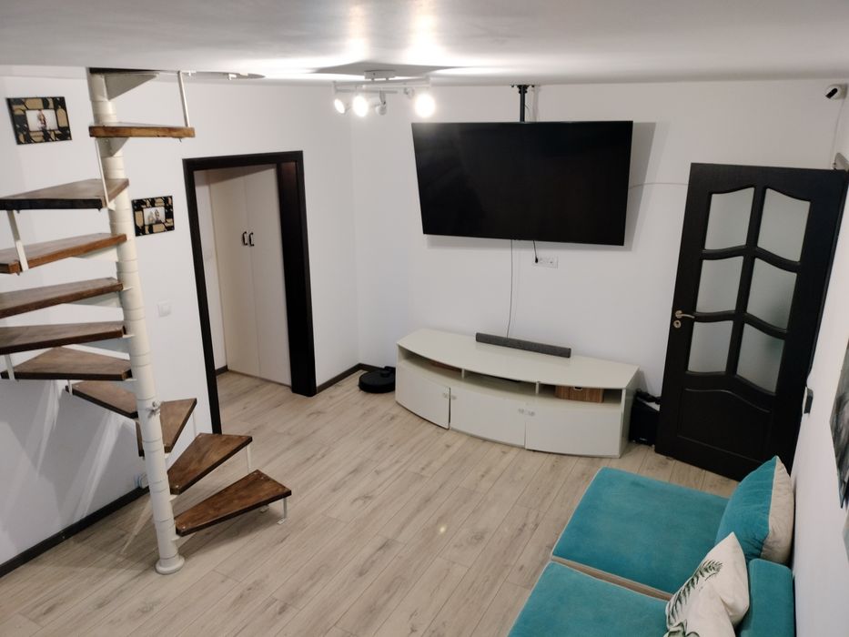 Vând apartament 4 camere cu etaj