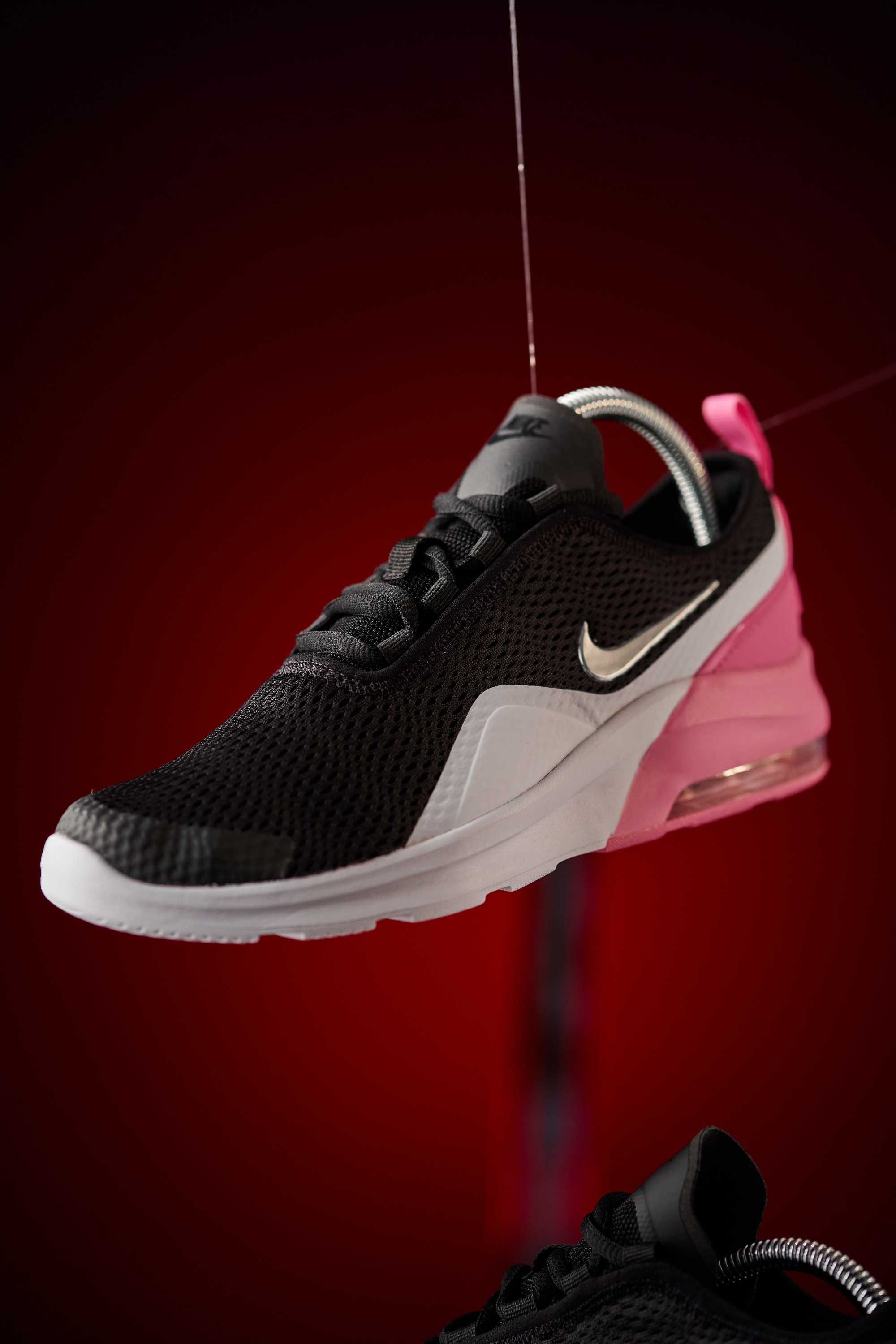 Nike air max motion 2
Marimea : 38.5