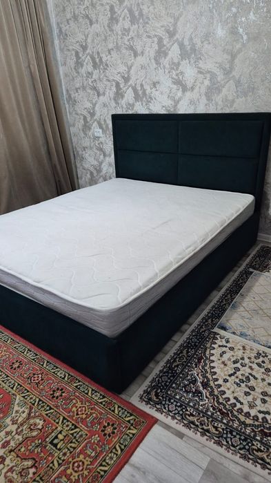 Кровать с матрасом