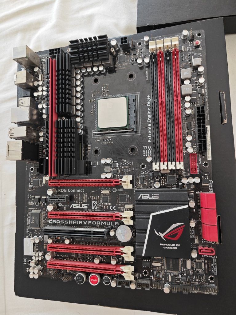 Дъно ASUS Crosshair V Formula ROG + AMD FX 8320 Black Edition.
