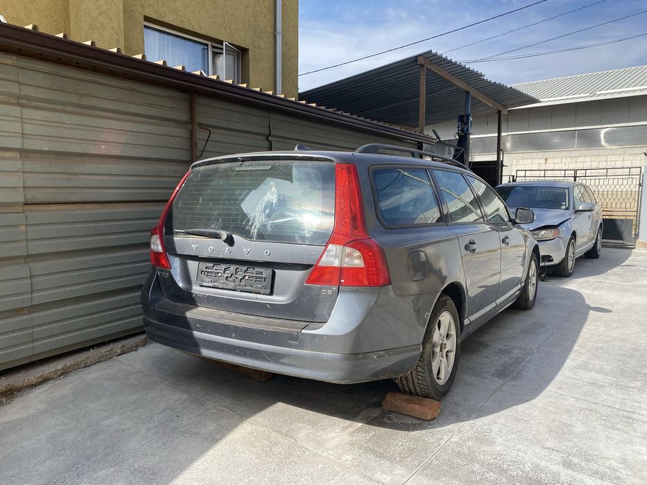 Volvo V70 D5 2008 година
