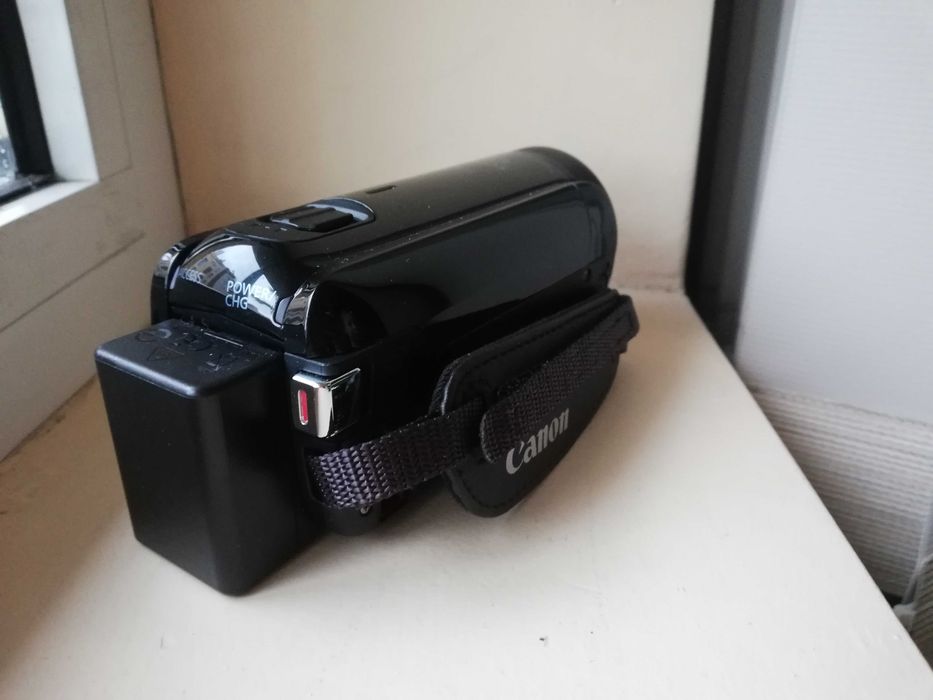 Почти нова видео камера Canon