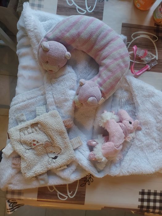Бебешко одеало с качулка / шапки / лот и шишета NUK