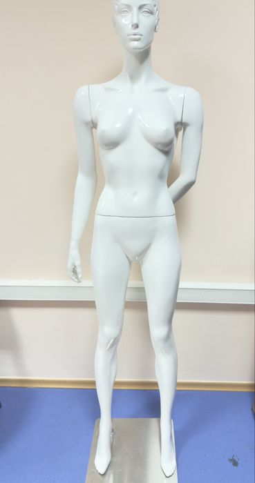 Женский манекен в хорошем состоянии