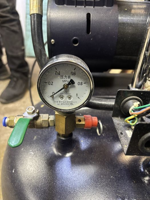 Компресор преносим 32 литра