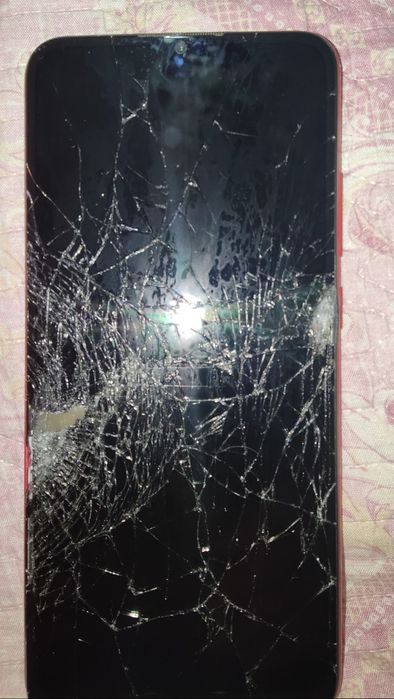 Телефон сломаный