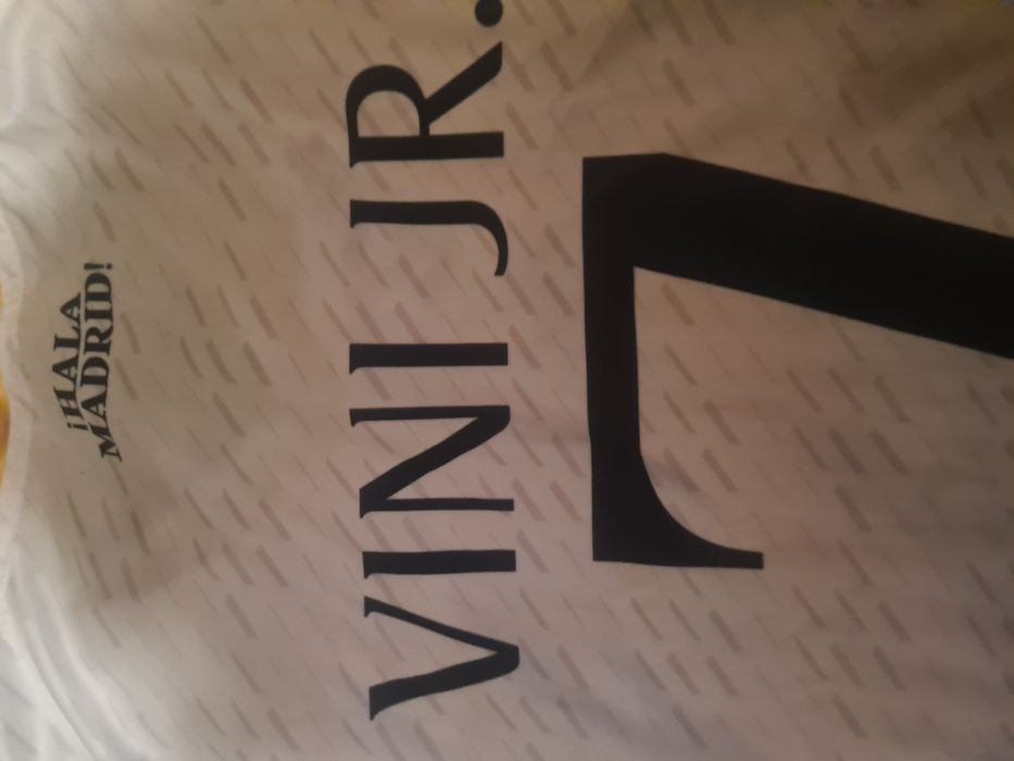 Оригинал блуза  Real madrid на Vini. Jr. размер   м