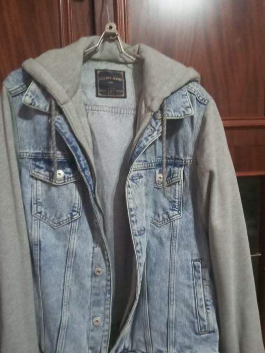 Джинсовая куртка в хорошем состоянии одета 3-4раза
