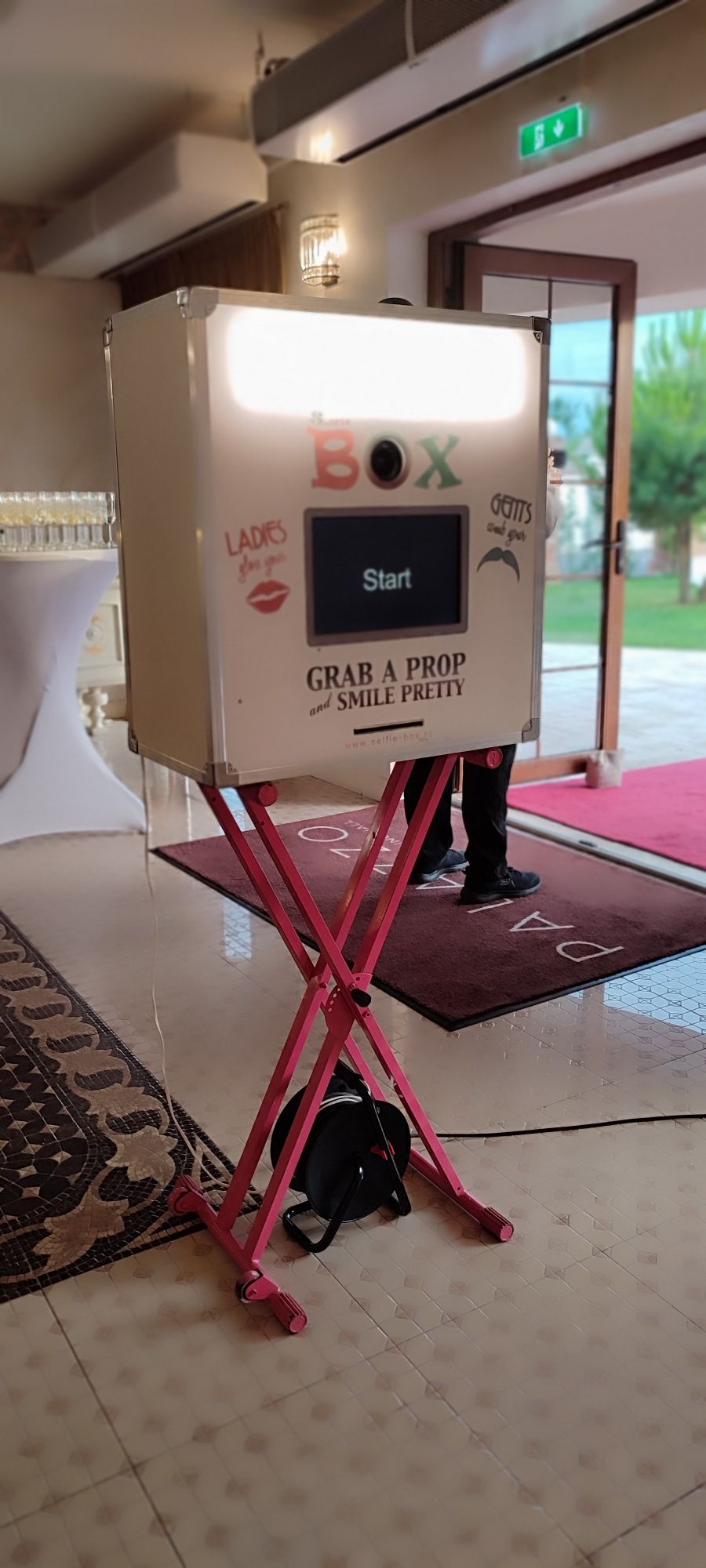 Servicii Cabină foto, Selfie-Box, Photo booth Oradea, Oglinda magică