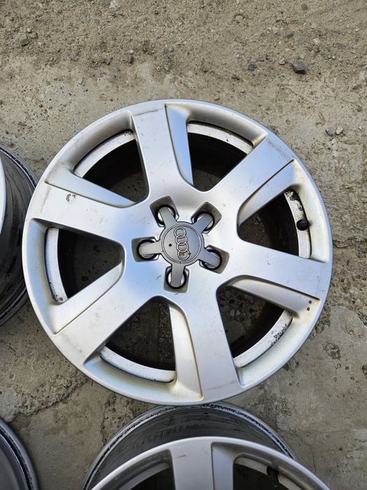 Vând jante originale Audi pe 17