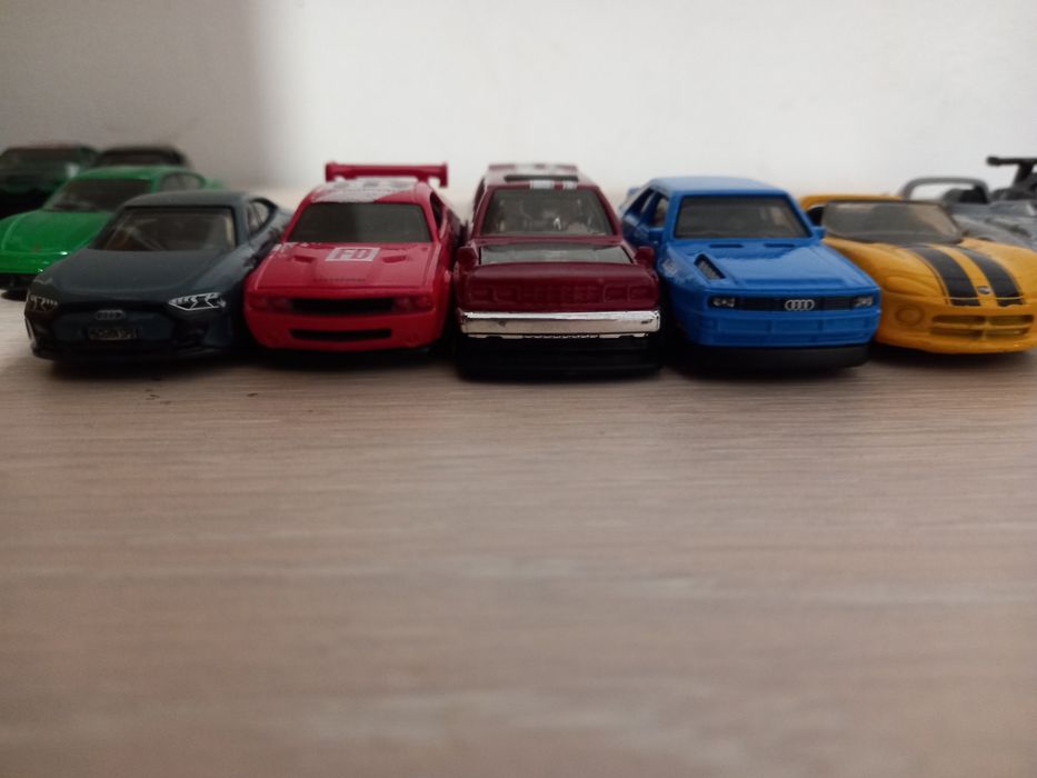 Hot wheels-uri  deschise