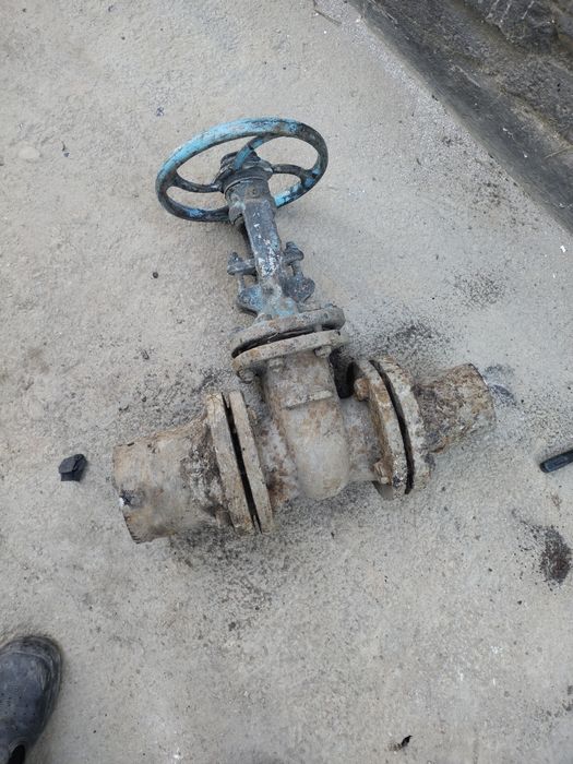 Продам задвишку для водопровода