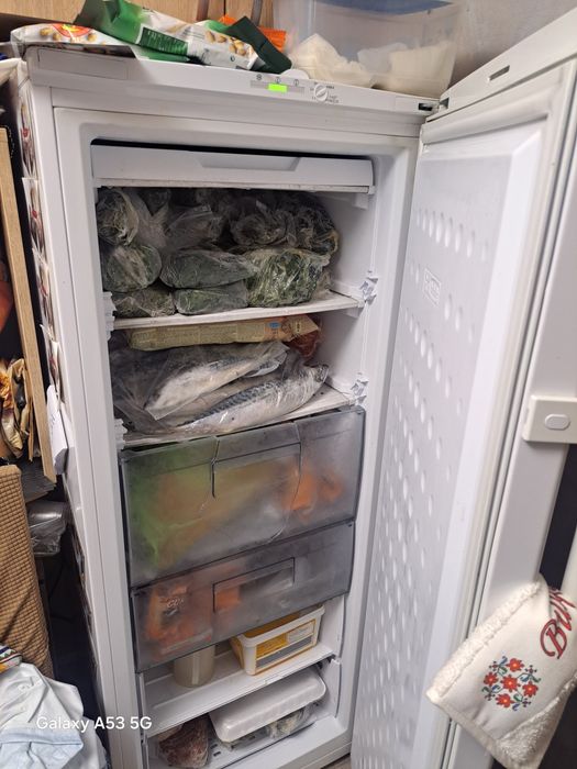 Vând congelator în perfecta stare de funcționare!