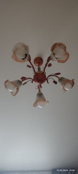 Продам люстру, висела в зале.