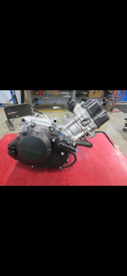 Dezmembrez motor honda cbr 125r