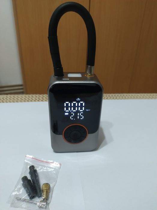 Vind minicompresor auto nou pentru unflarea anvelopelor auto ,motocicl