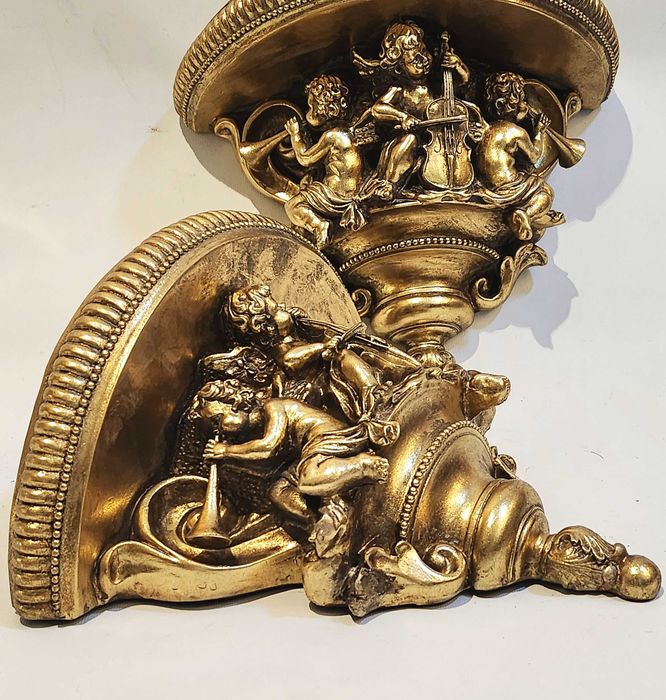 Декоративна конзола с барокови мотиви – музиканти амурчета