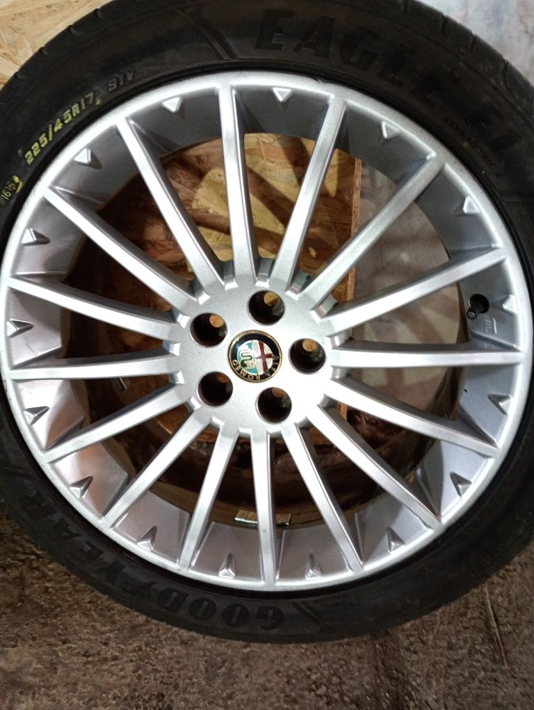 Алфа Ромео оригинални джанти със гуми 225/45/17 7J ET40.5 5x100 цо56