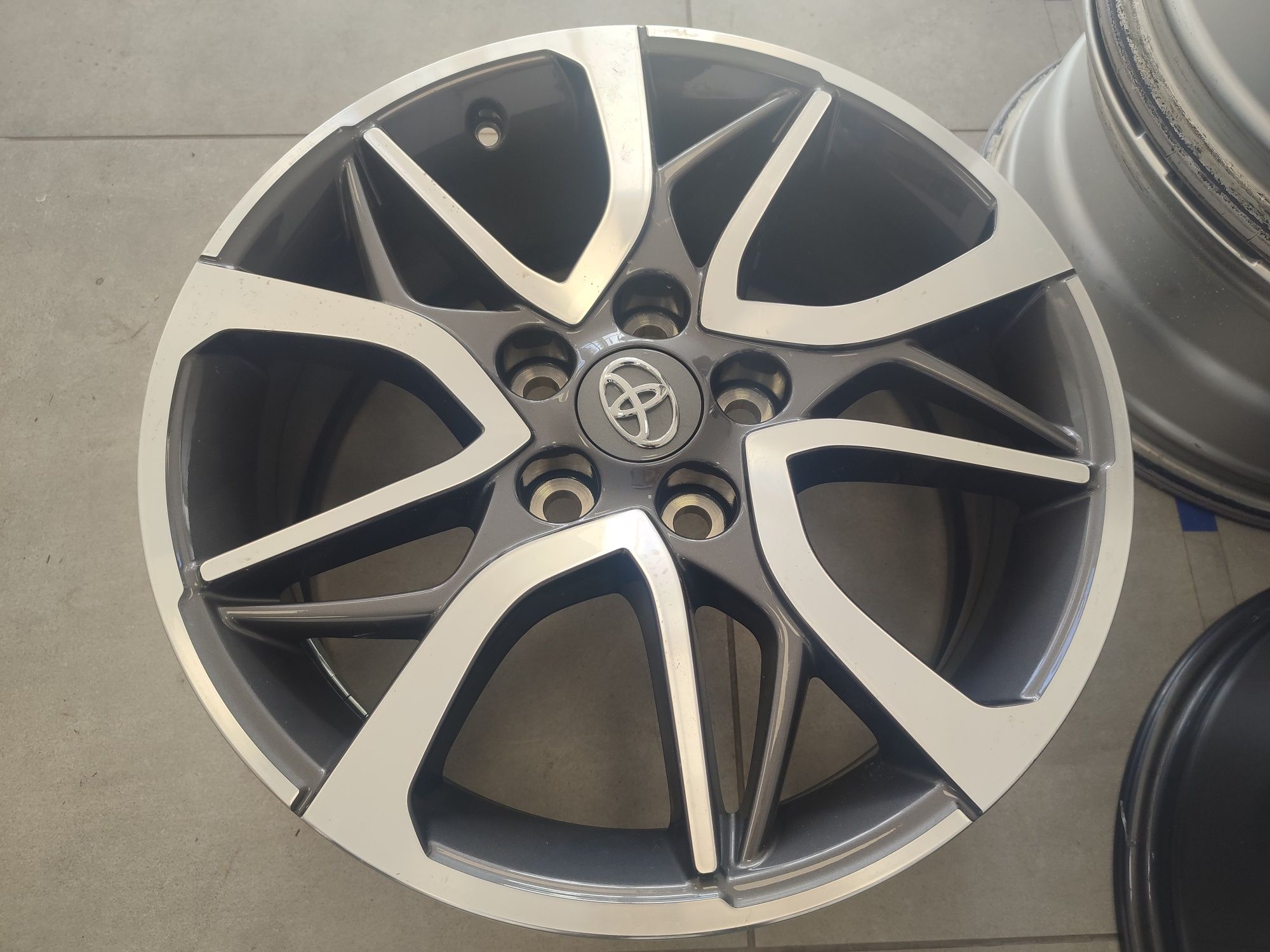 17" оригинални алуминиеви джанти за Toyota Rav4/C-HR,Corolla,Camry...