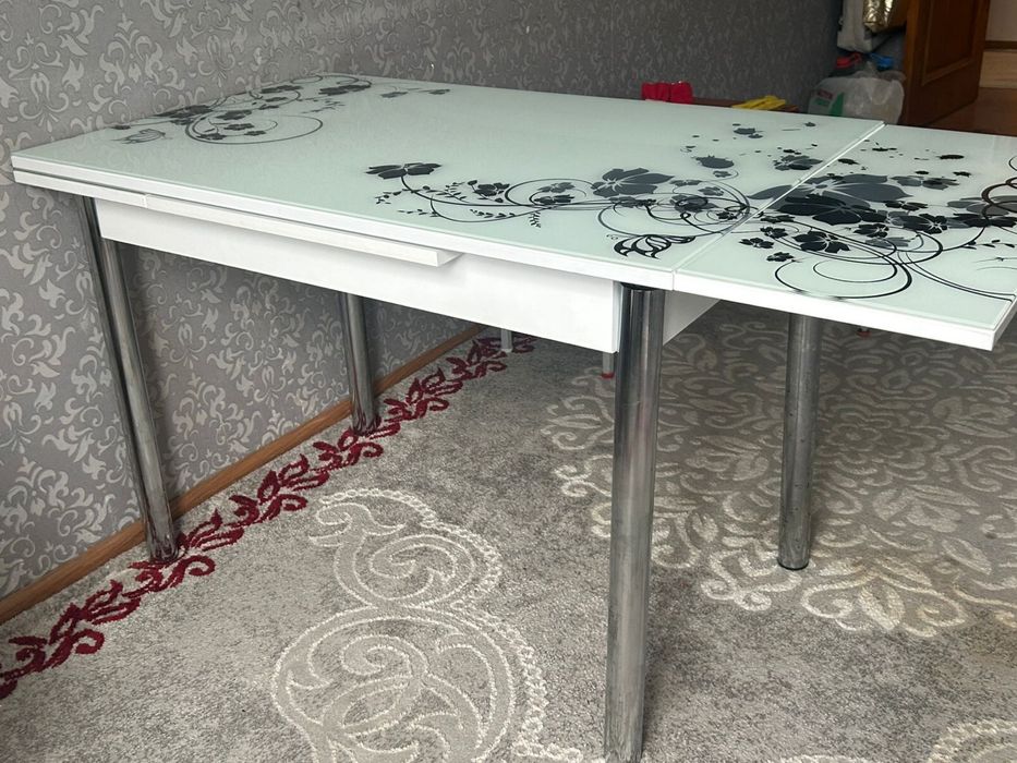 продаю стол кухонный