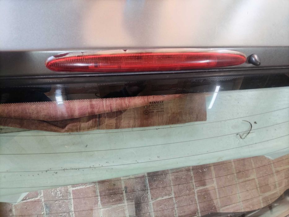 Продава се капак от Рено меган