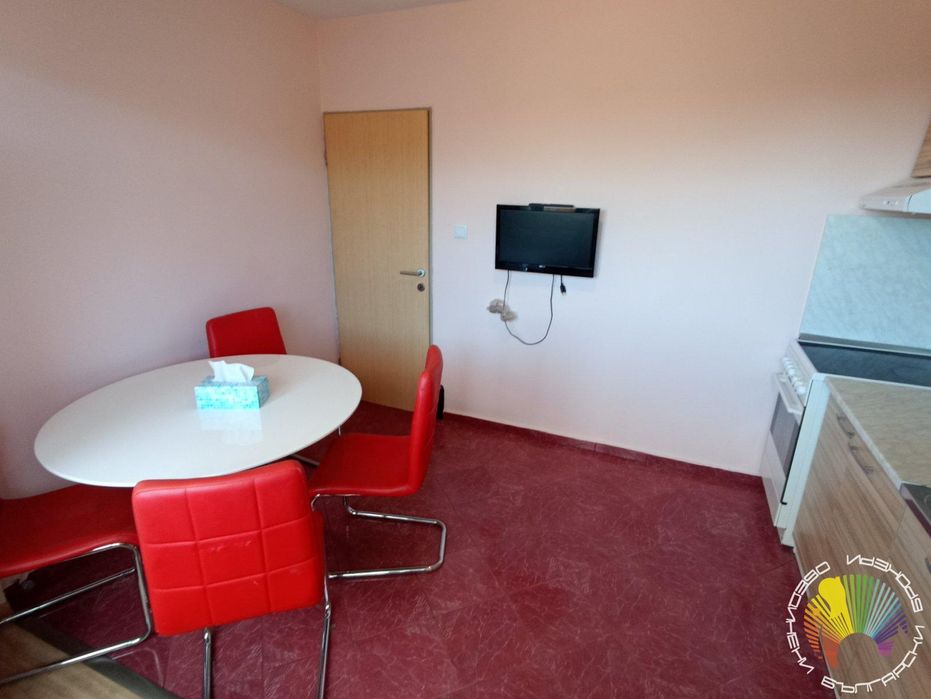 Дава се под наем Двустаен апартамент в Бургас, Изгрев - 66 кв.м за 357 € - Снимка #1