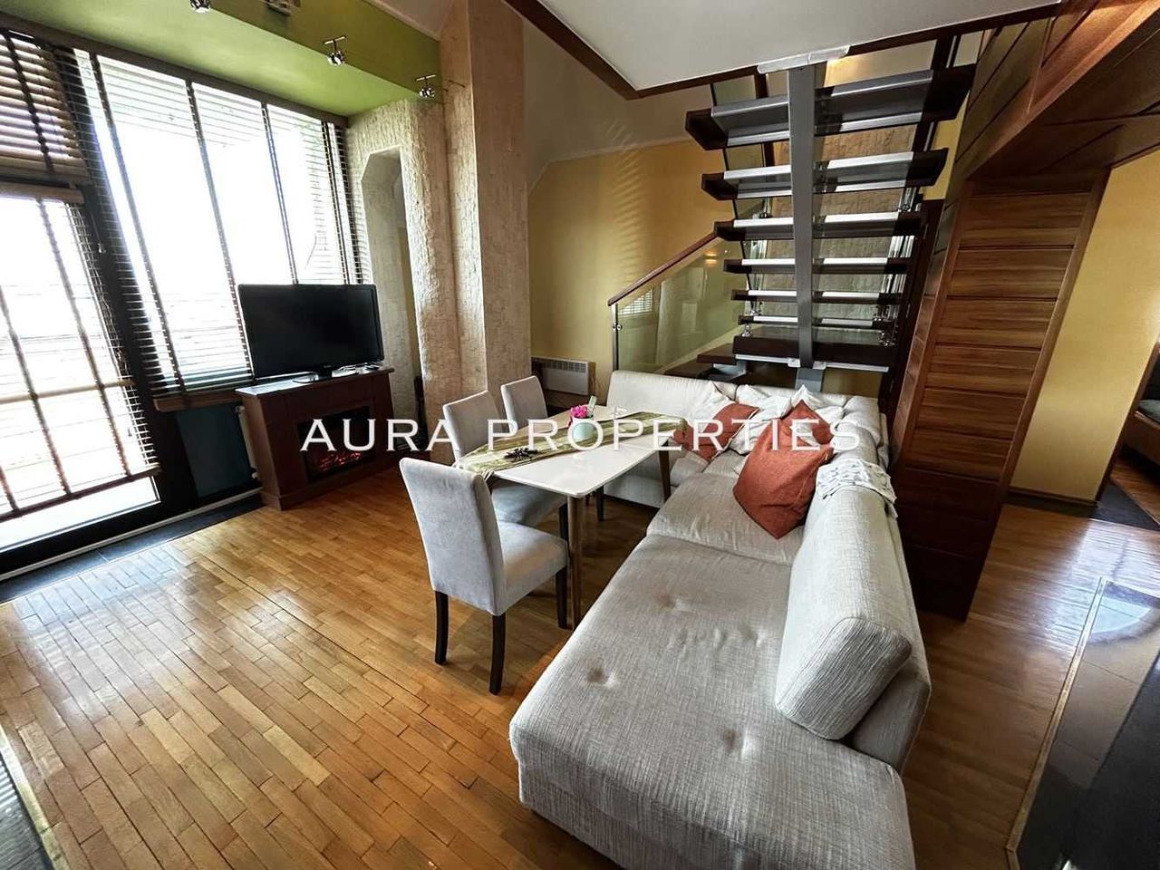 Дава се под наем Тристаен апартамент в Разград, Бели Лом - 115 кв.м за 459 € - Снимка #1