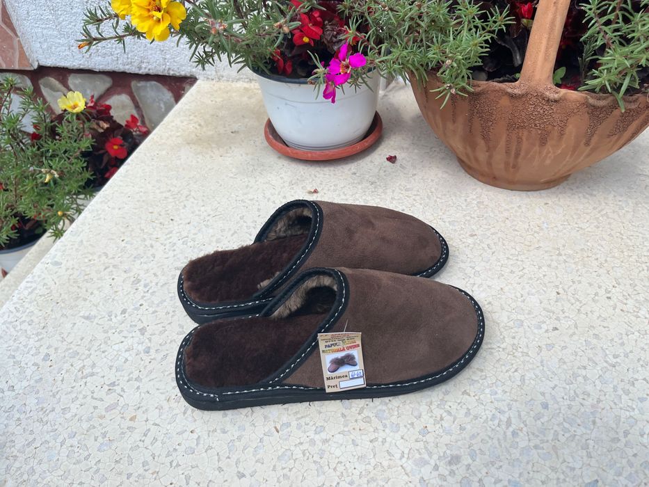 2 perechi de Papuci bărbătești de casă din blană naturală
