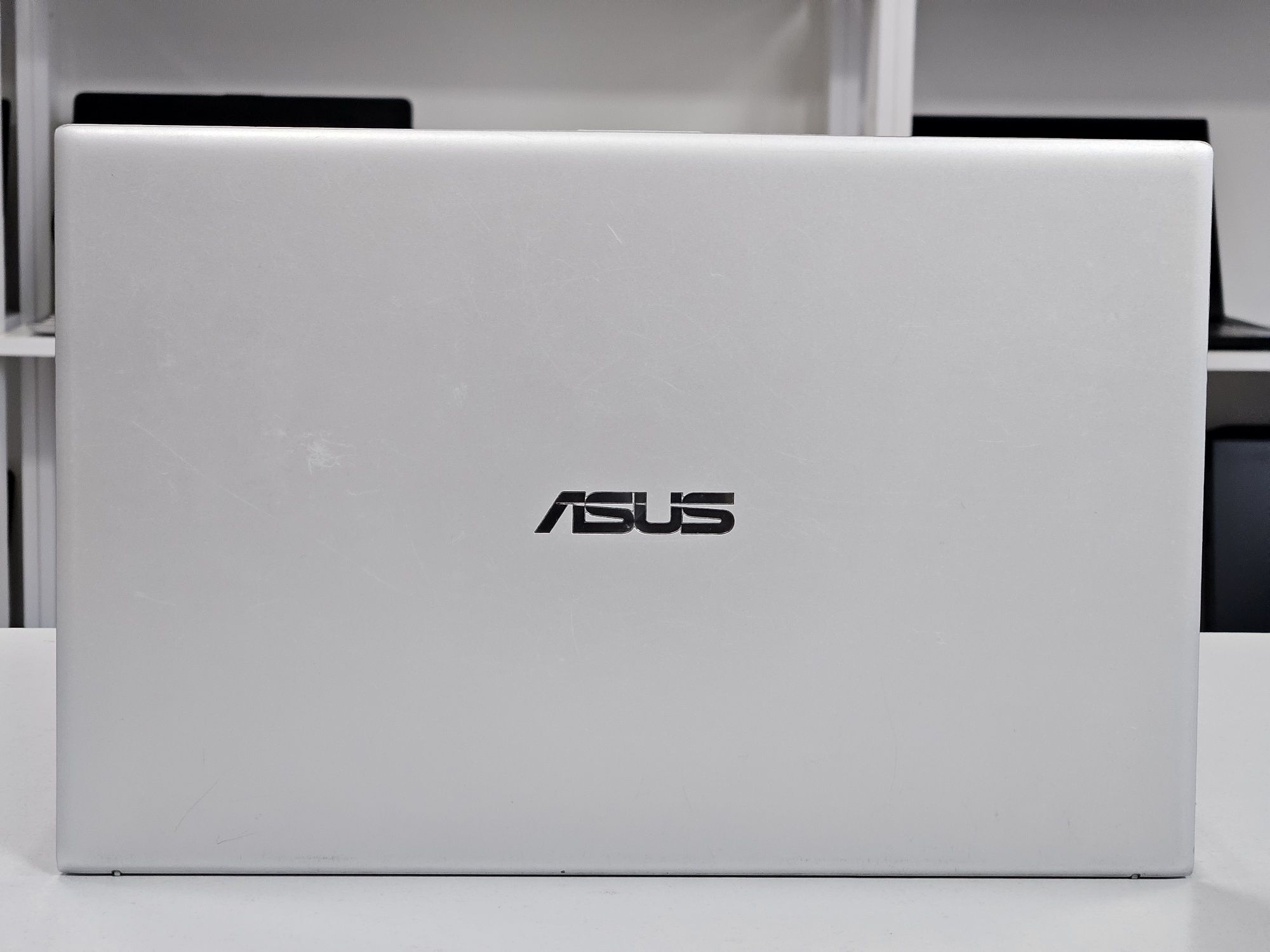 Ноутбук Asus Vivobook 14-Core i5-8250U/SSD 256GB/8GB/UHD Graphics