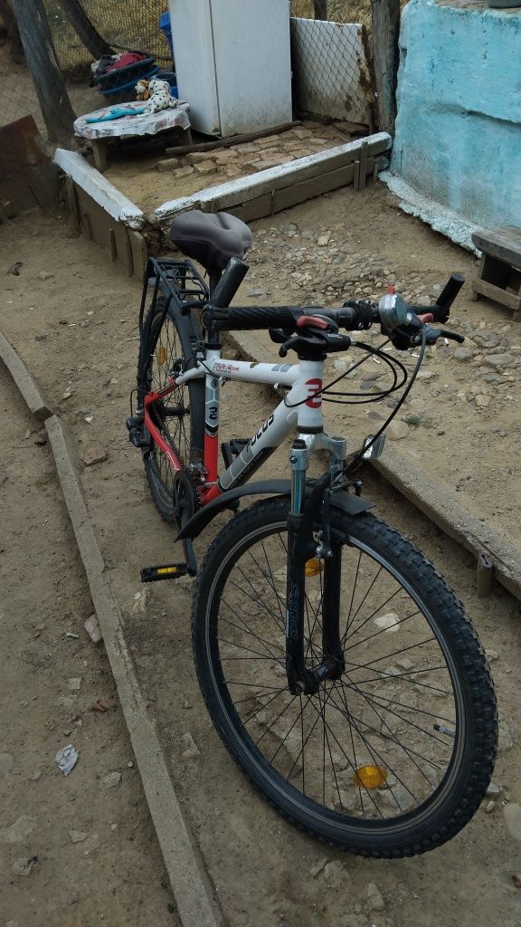 Vând bicicleta focus la preț  500 lei totalitate în privat